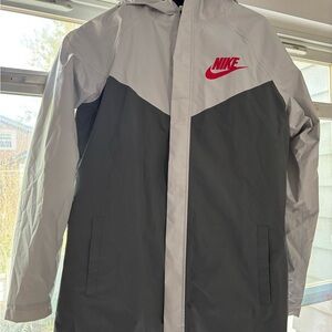 Nike Gray and White Raincoat Lightweight Water-Resistant